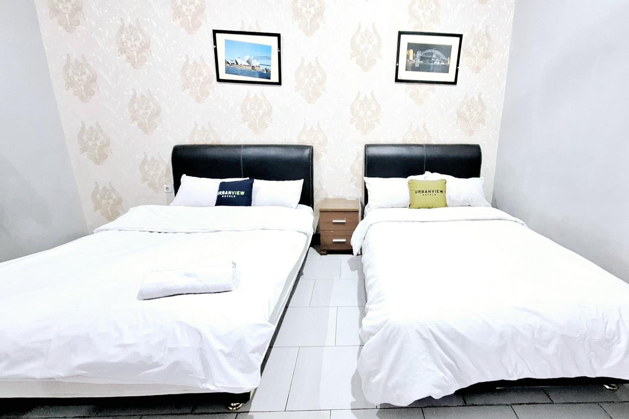 Urbanview The Halona Near Jatim Park 4 2*