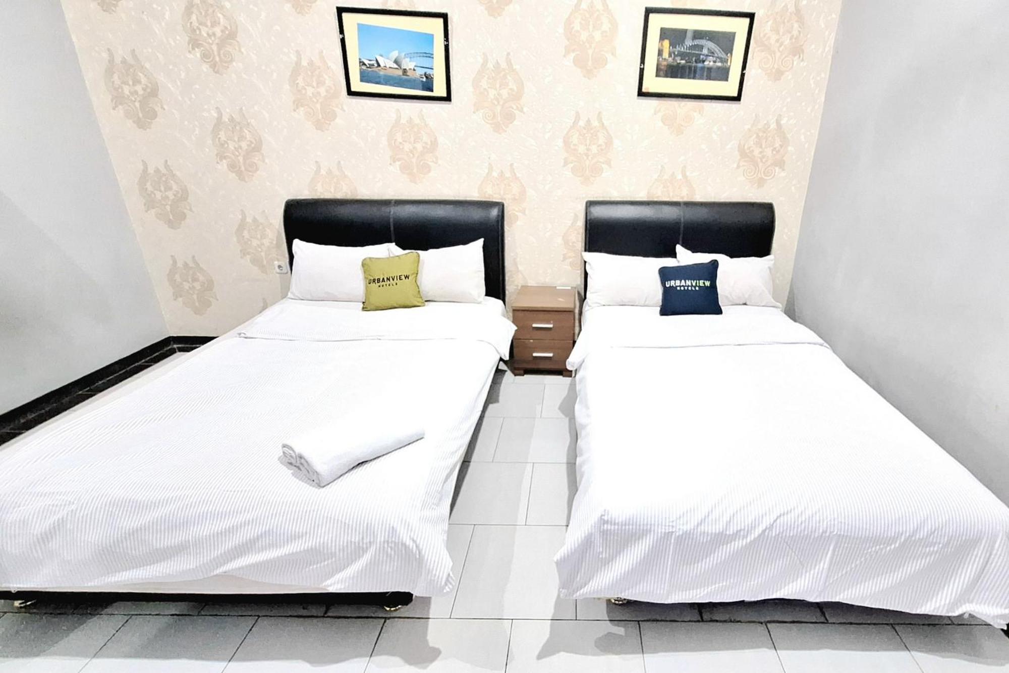 Urbanview The Halona Near Jatim Park 4 2*