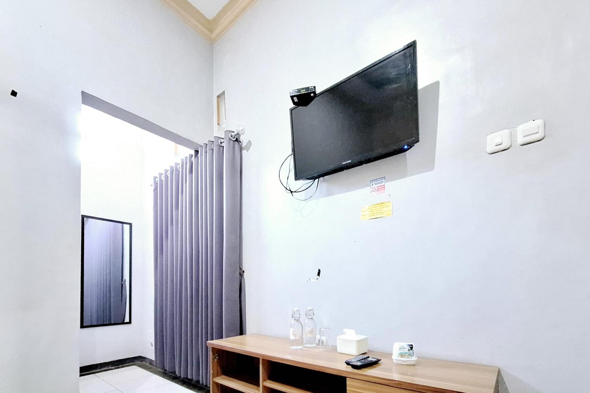 Urbanview The Halona Near Jatim Park 4