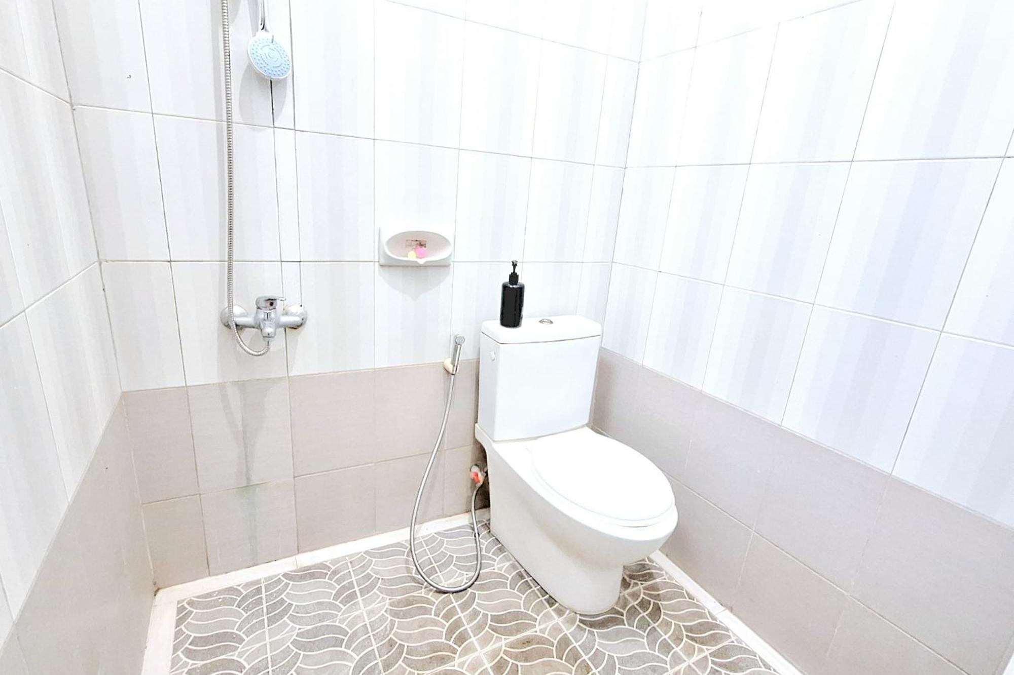 Urbanview The Halona Near Jatim Park 4 Hotel
