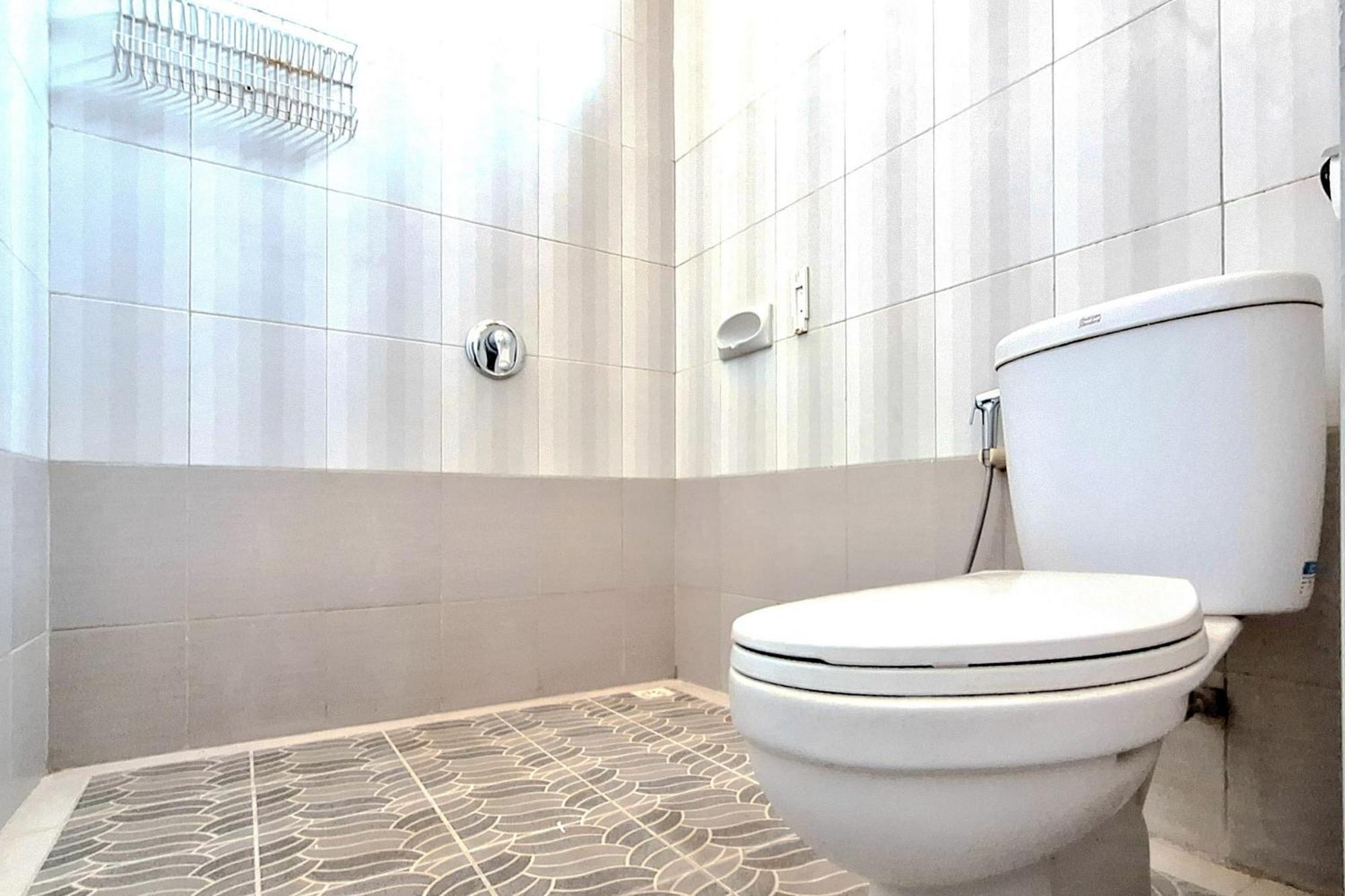 Hotel Urbanview The Halona Near Jatim Park 4