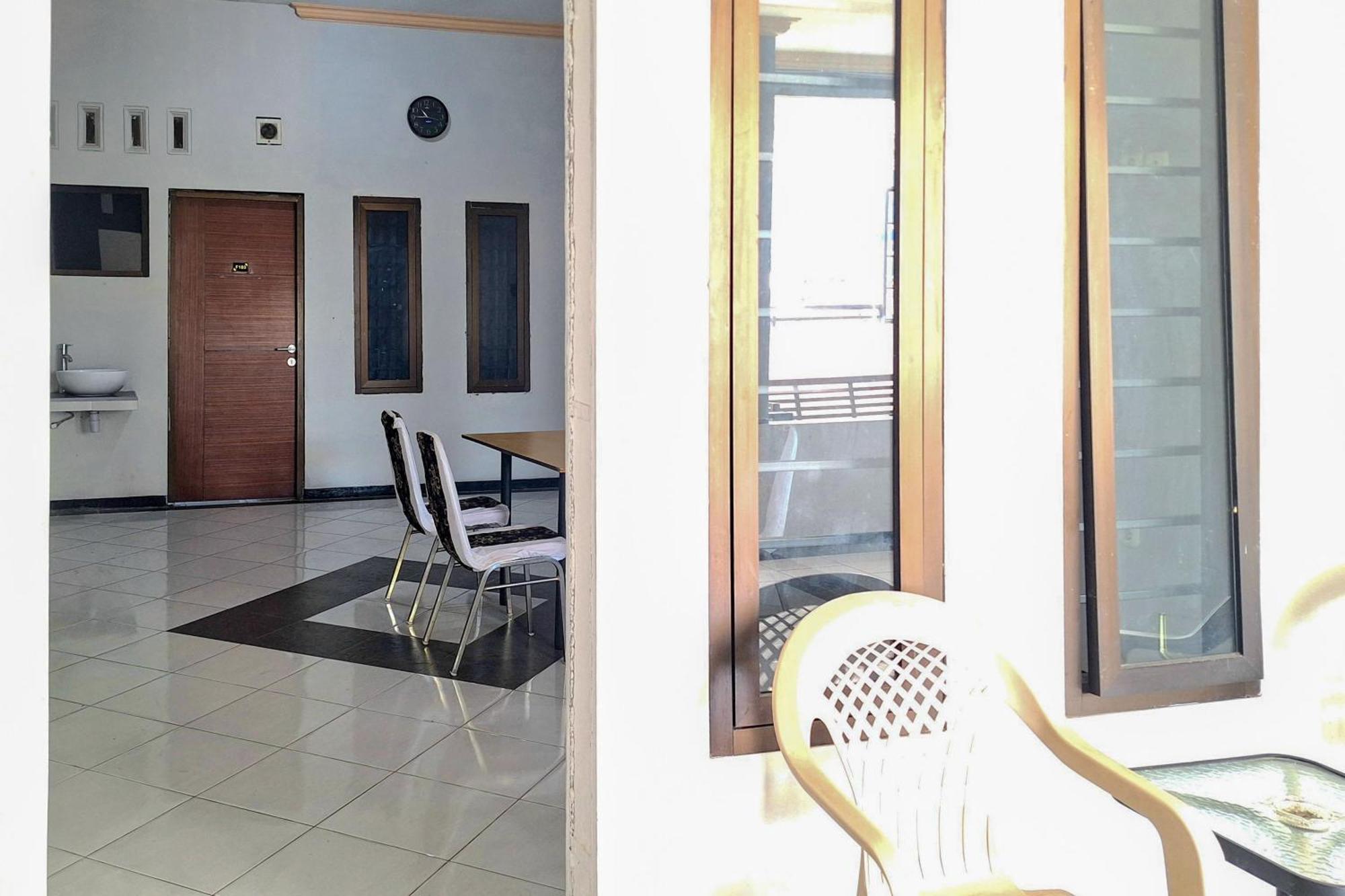 Urbanview The Halona Near Jatim Park 4 2* Malang