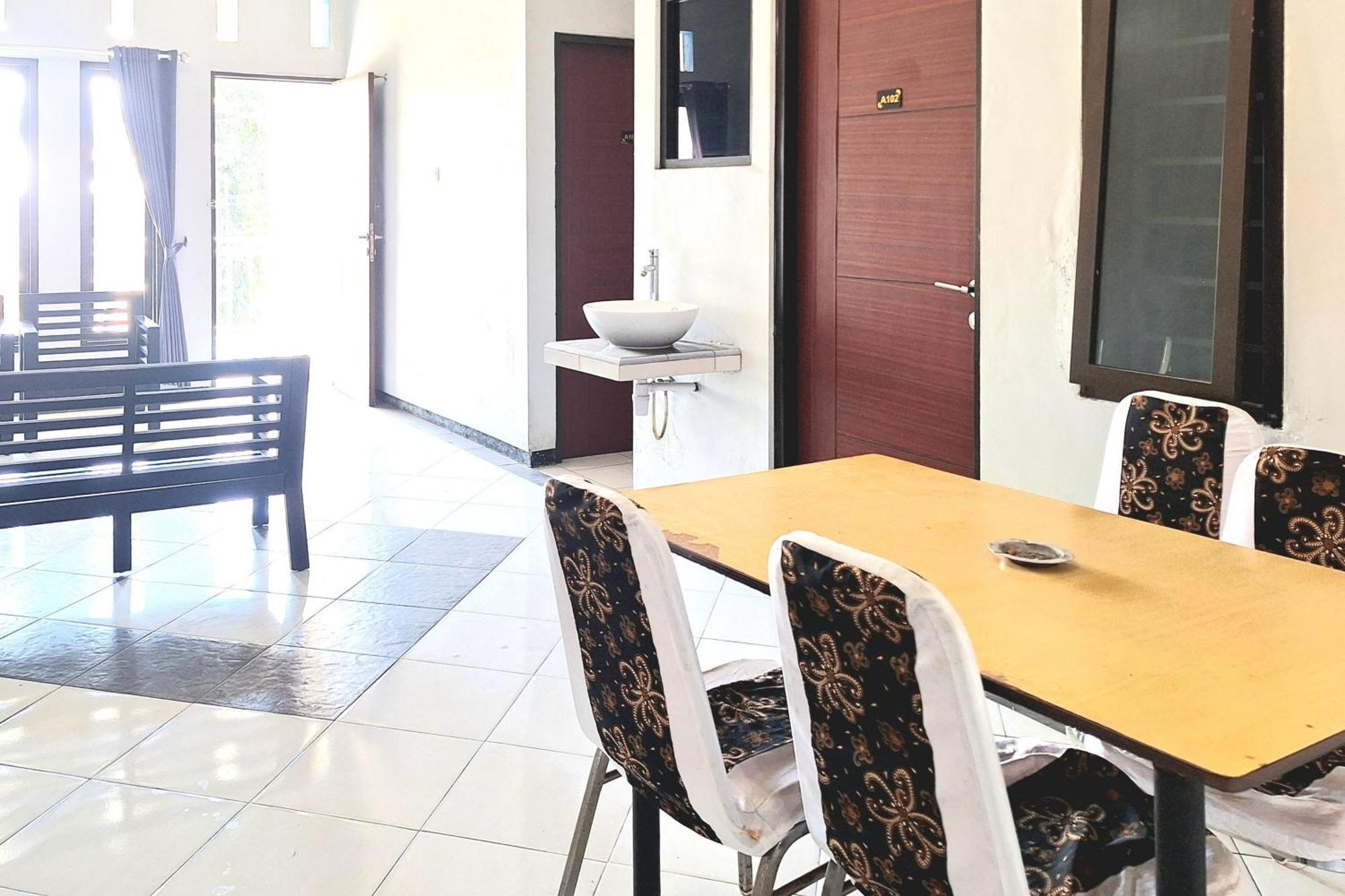 Urbanview The Halona Near Jatim Park 4 Hotel Malang