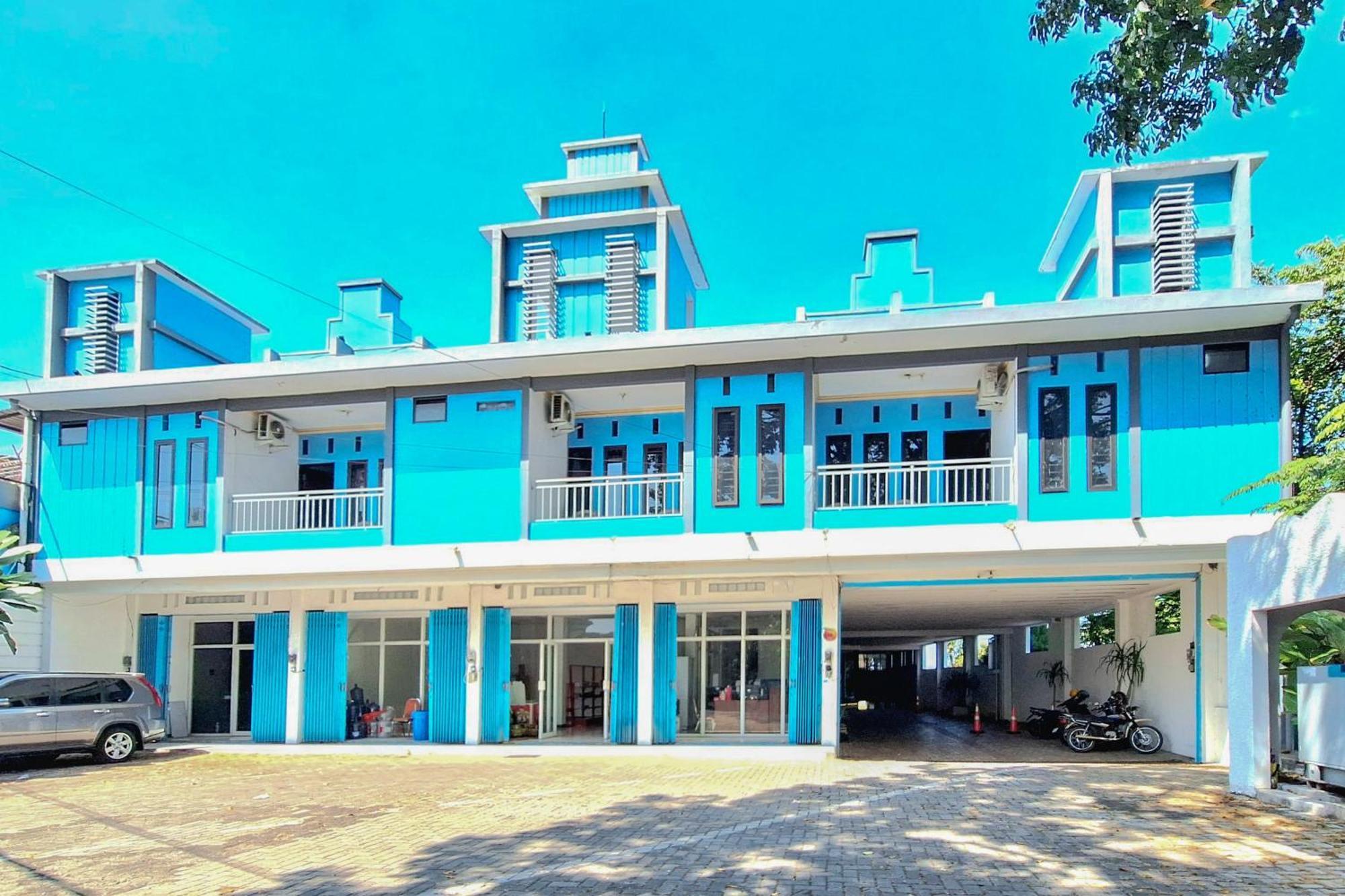Hotel Urbanview The Halona Near Jatim Park 4
